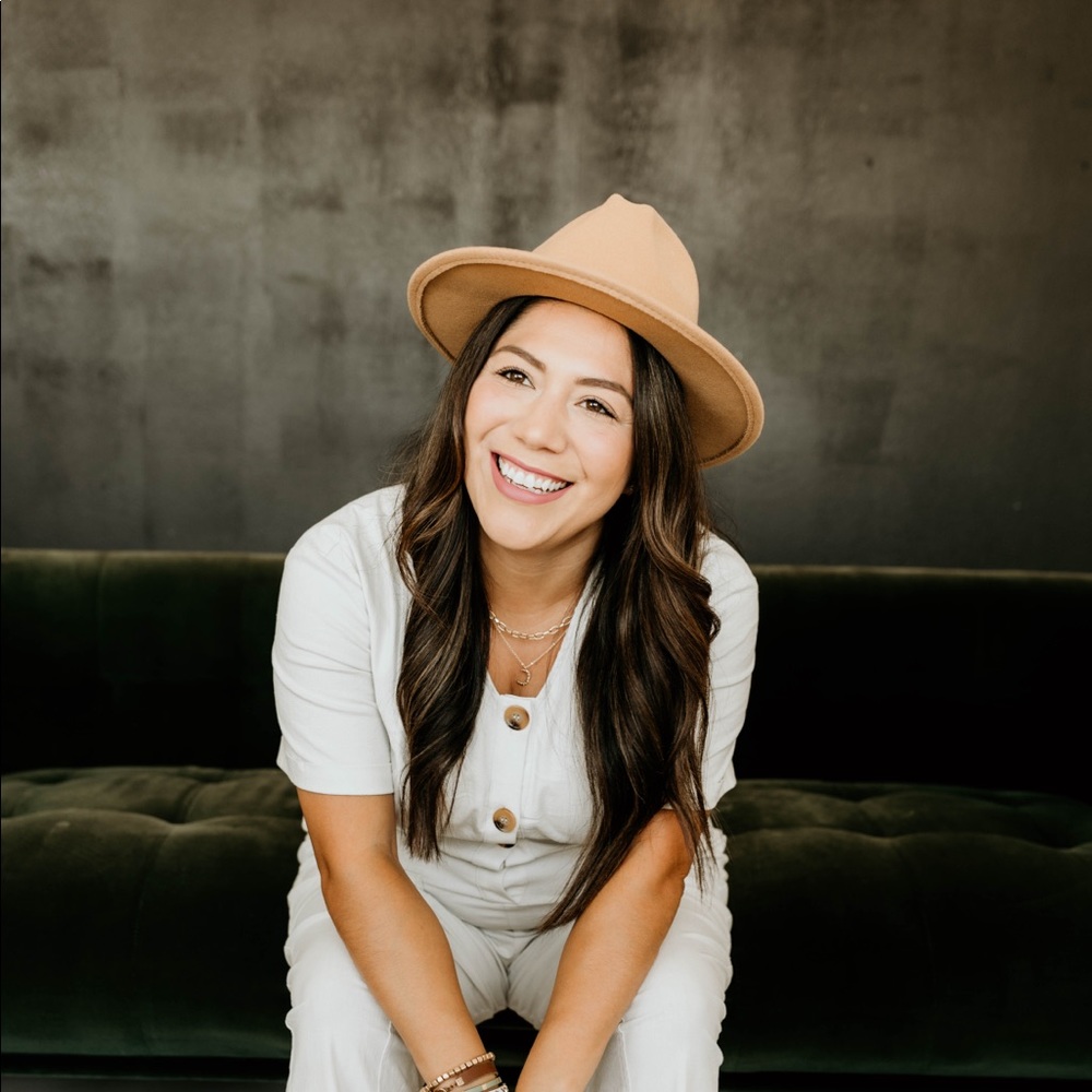 Meet your Posher, Anica